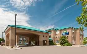 Days Inn & Suites By Wyndham Brandon